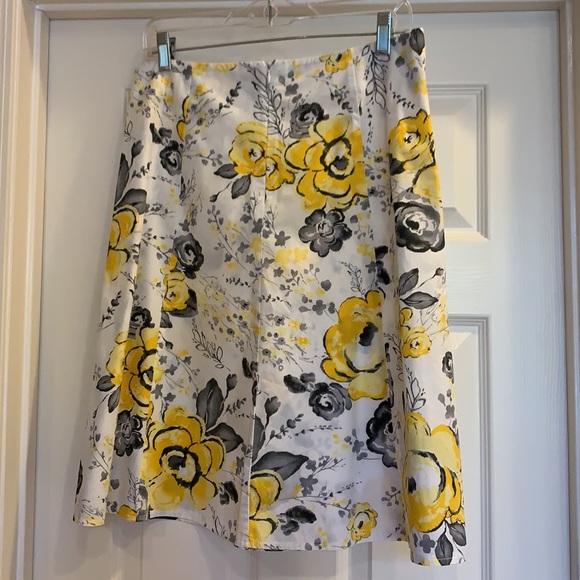 Floral skirt - Picture 2 of 2